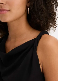 Top con detalle anudado