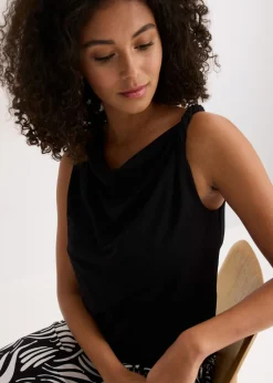 Top con detalle anudado