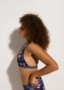 Top de bikini anudado al cuello
