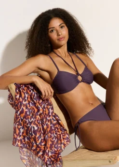 Top de bikini tipo bustier con detalle de anilla