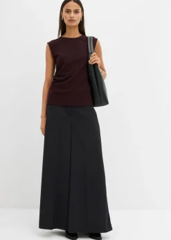 Top de crepé con hebilla decorativa