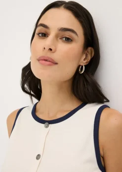 Top de punto con panel en contraste