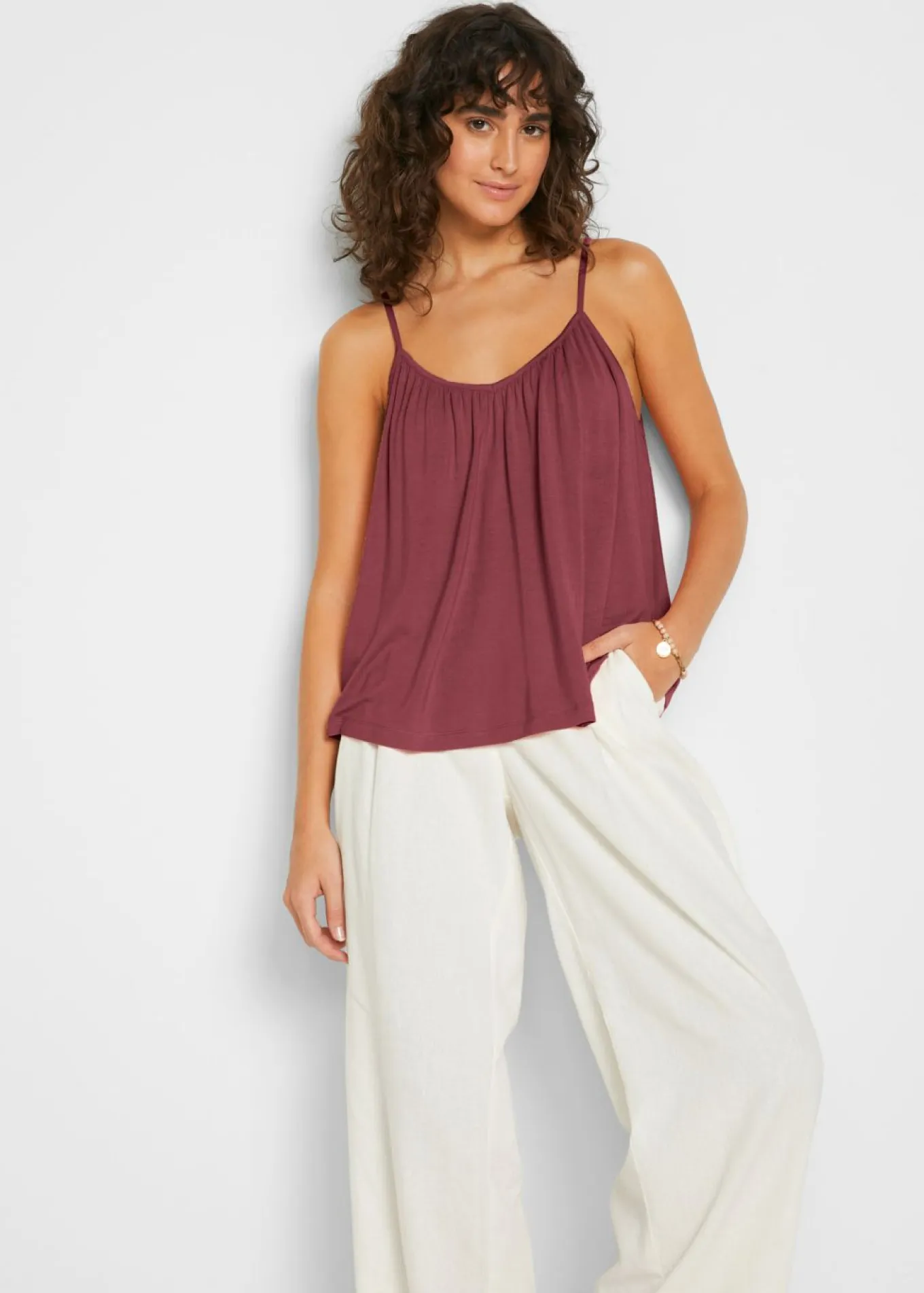Top de viscosa fluida con tirantes finos
