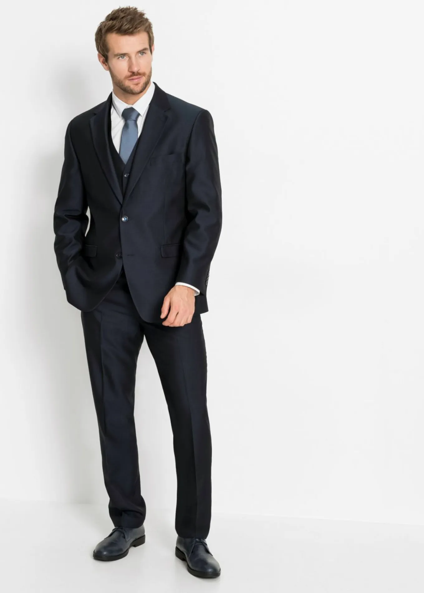 Traje con chaleco y corbata (4 piezas) con corte regular