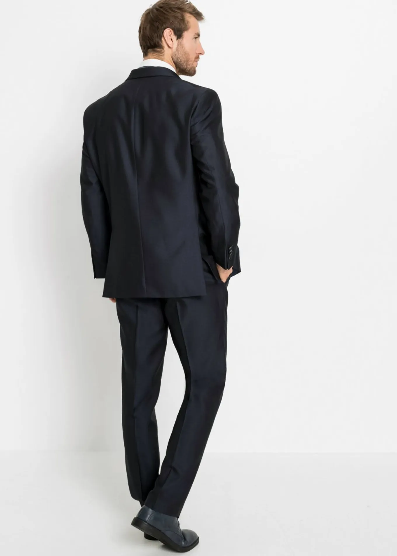 Traje con chaleco y corbata (4 piezas) con corte regular