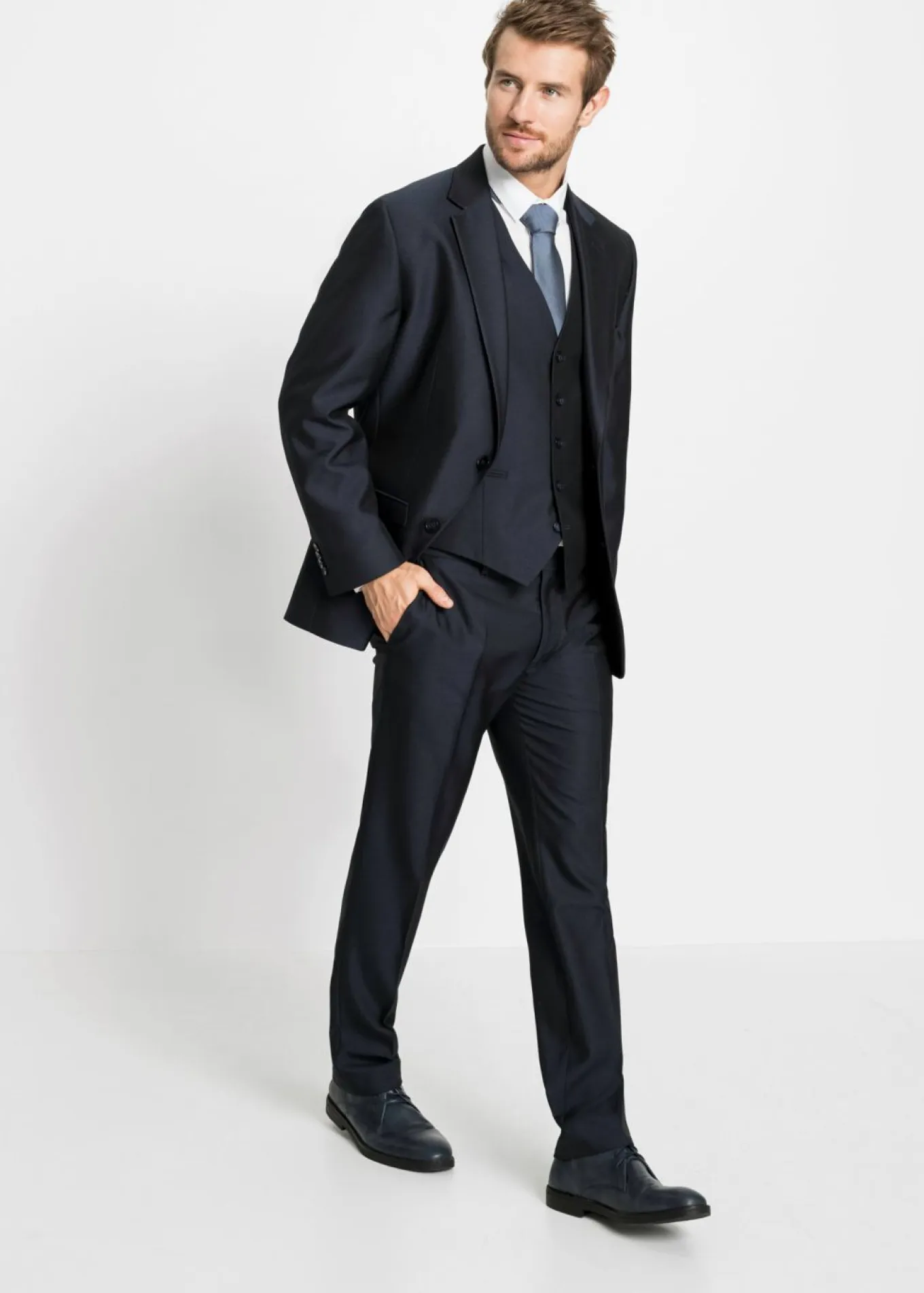 Traje con chaleco y corbata (4 piezas) con corte regular