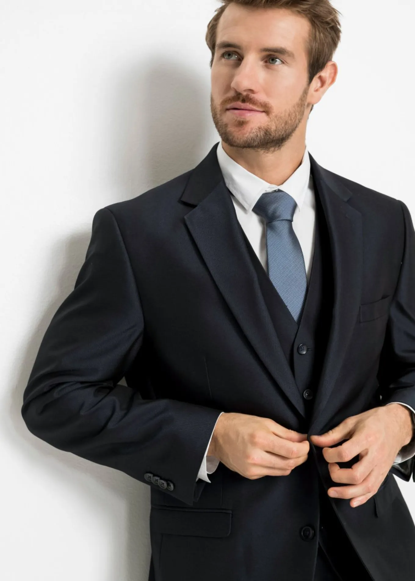 Traje con chaleco y corbata (4 piezas) con corte regular