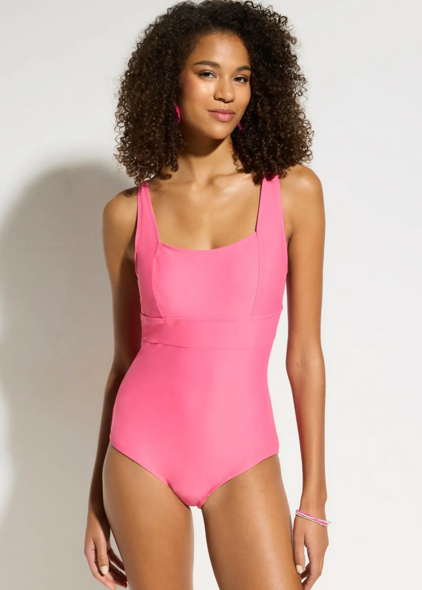 Traje de baño con efecto moldeador medio con escote cuadrado