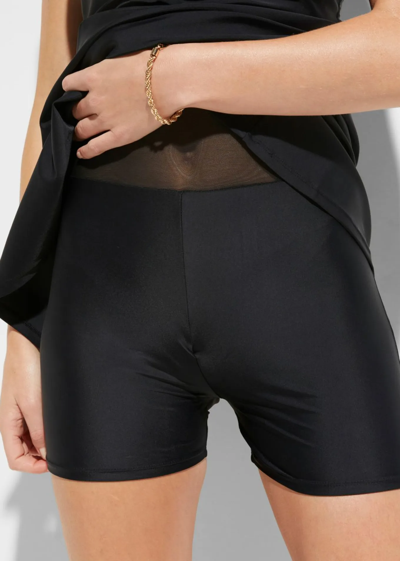 Traje de baño con tirantes anchos