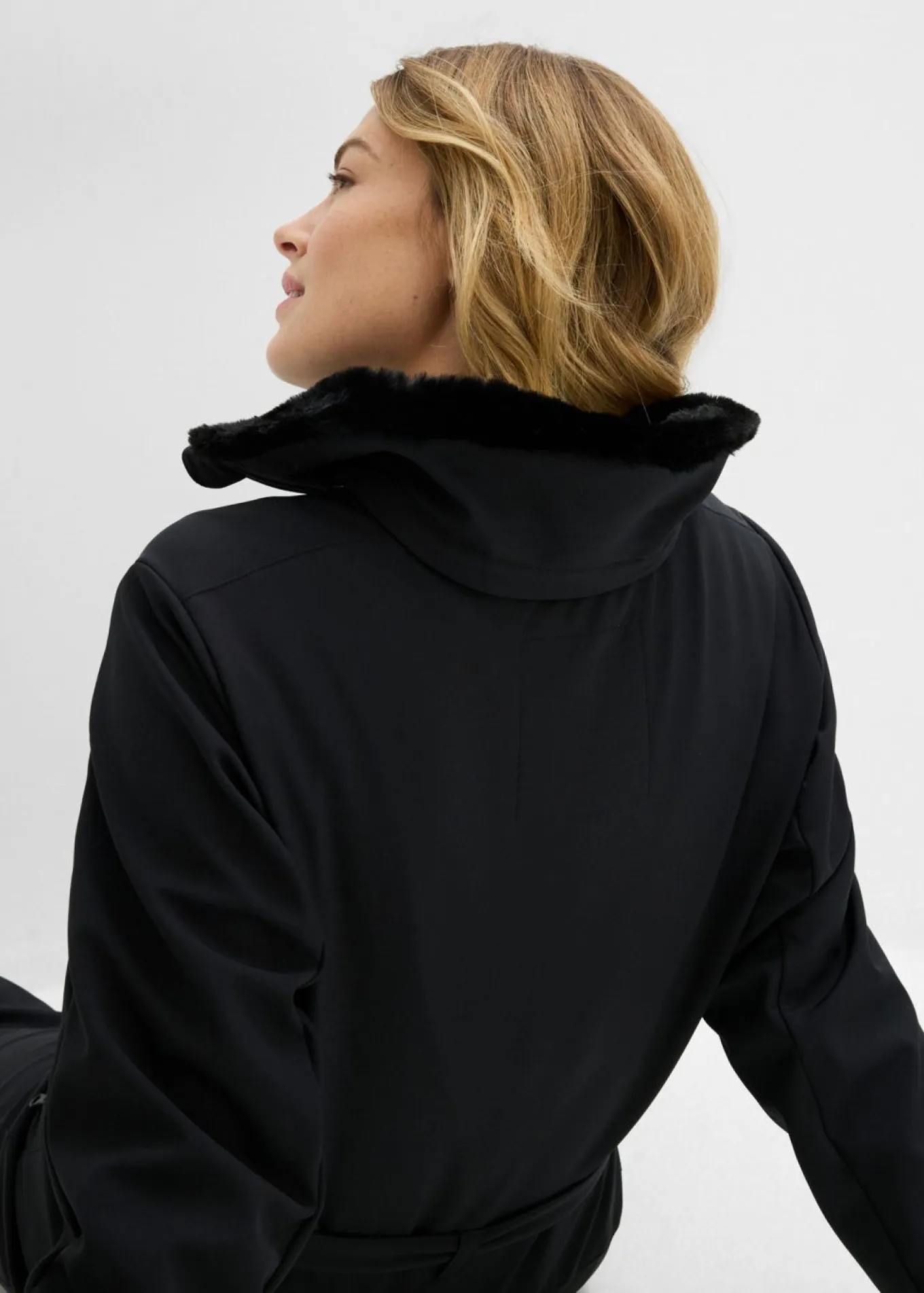 Traje de esquí de softshell con forro cálido y material impermeable