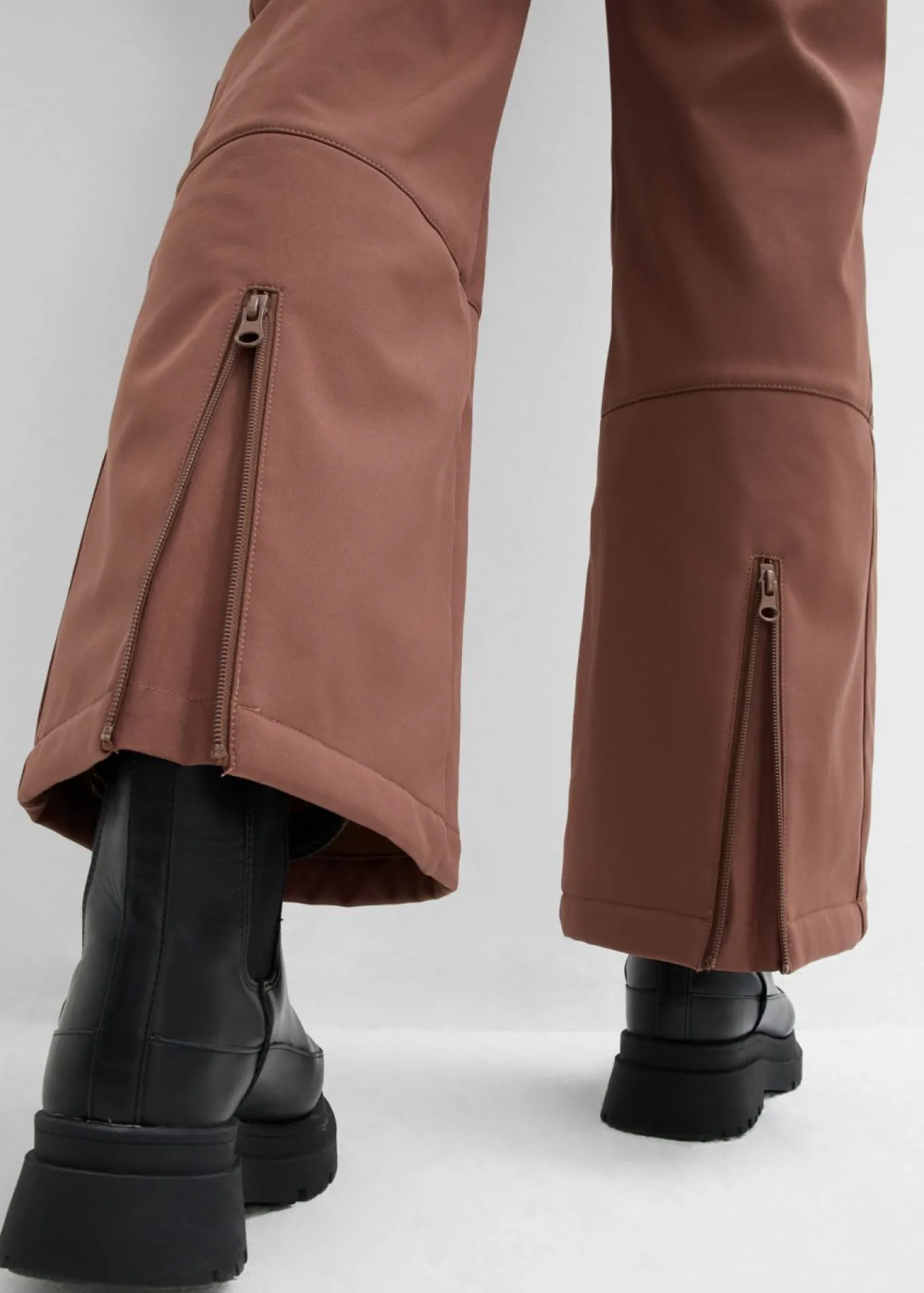 Traje de esquí de softshell con forro cálido y material impermeable