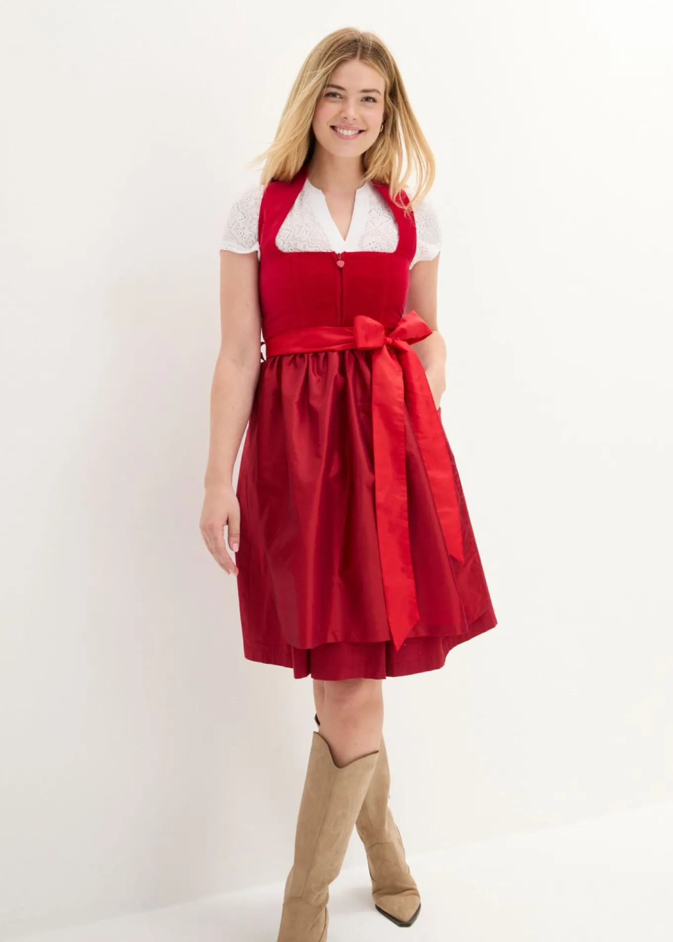 Traje tirolés con corpiño de terciopelo y delantal de satén (2 piezas)