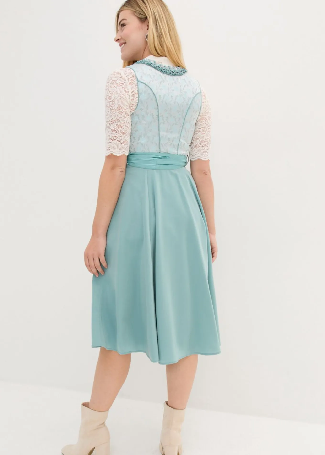 Traje tirolés y delantal (2 piezas)