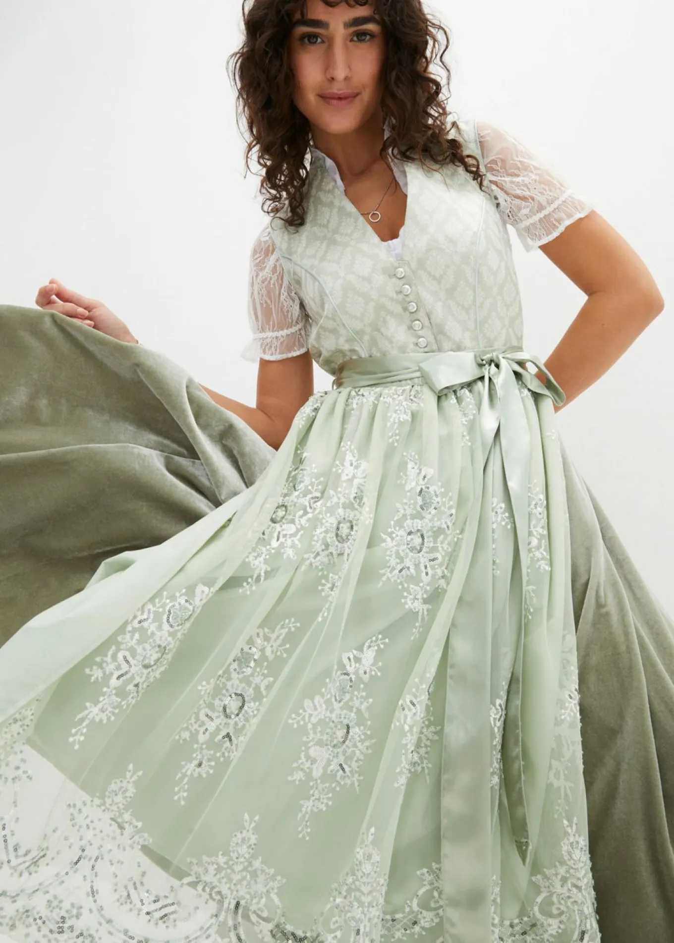 Traje tirolés y delantal (2 piezas)