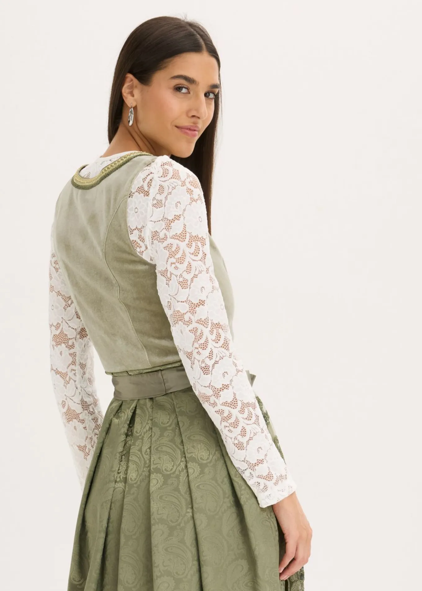 Traje tirolés y delantal (2 piezas)