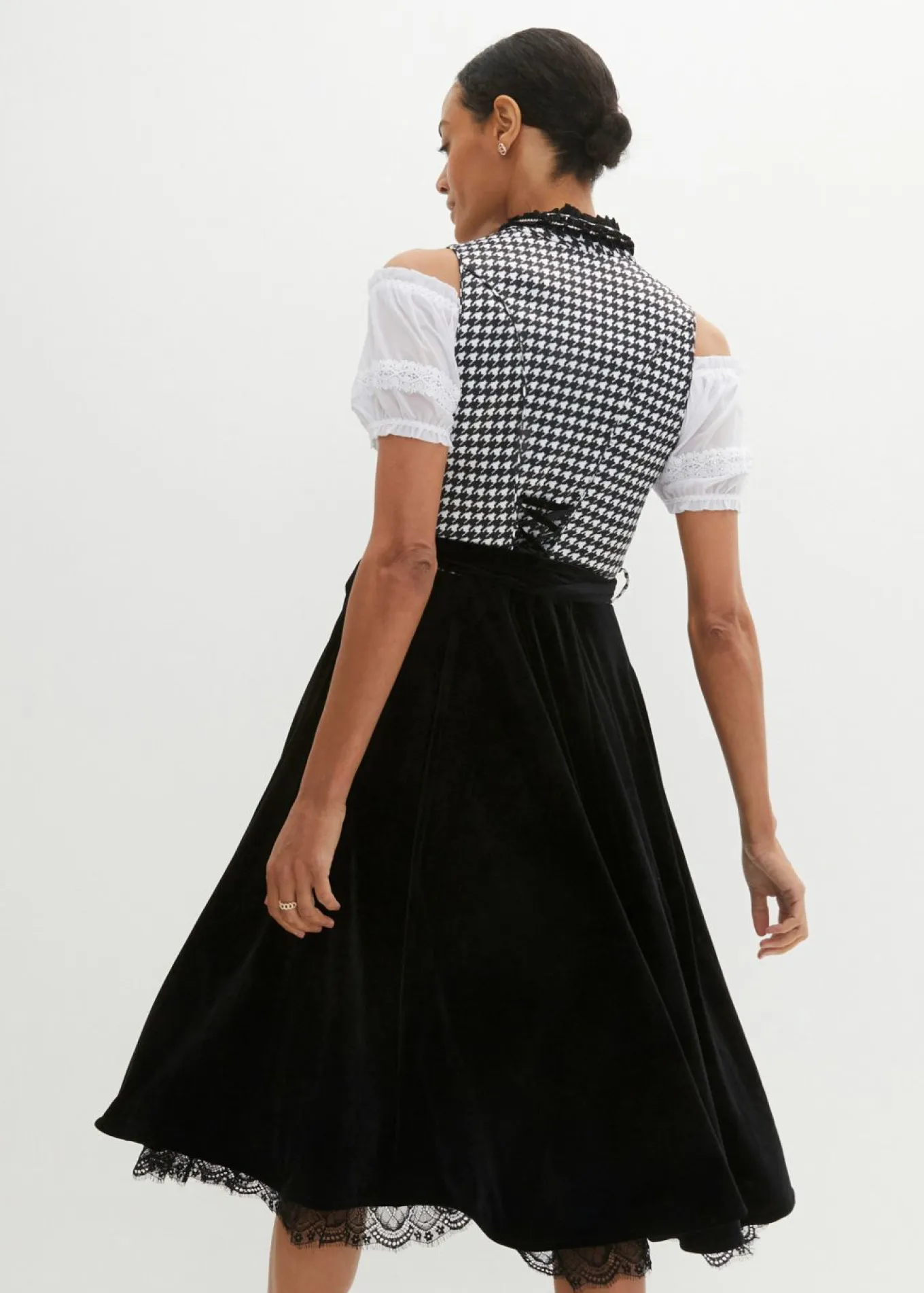 Traje tirolés y delantal (2 piezas)