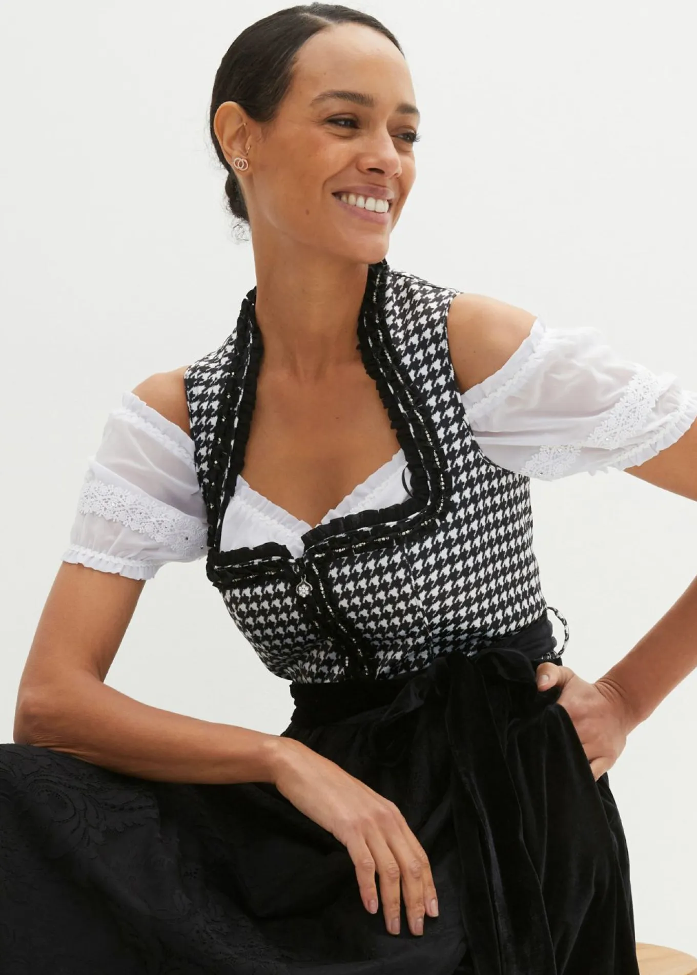 Traje tirolés y delantal (2 piezas)