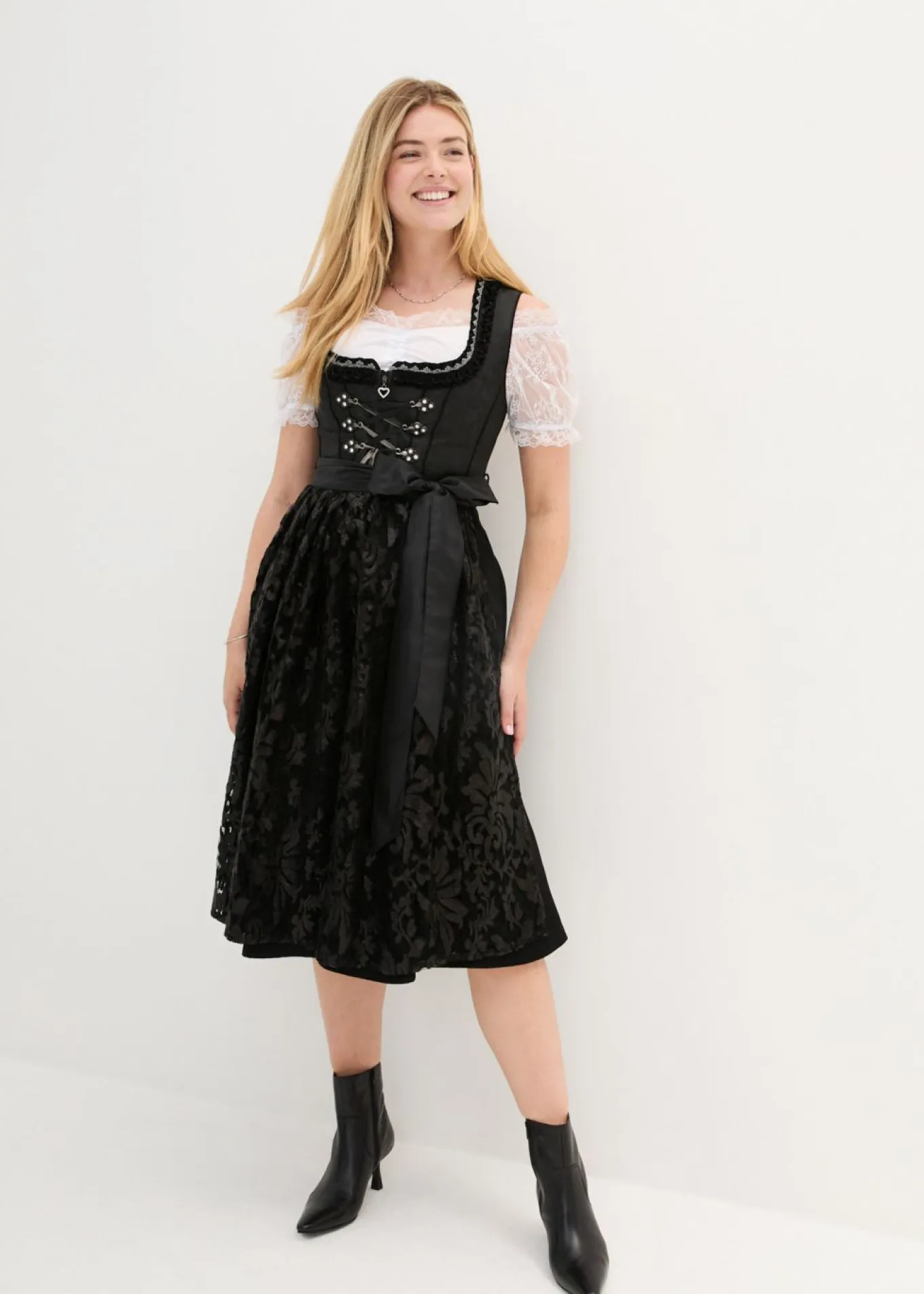 Traje tirolés y delantal (2 piezas)