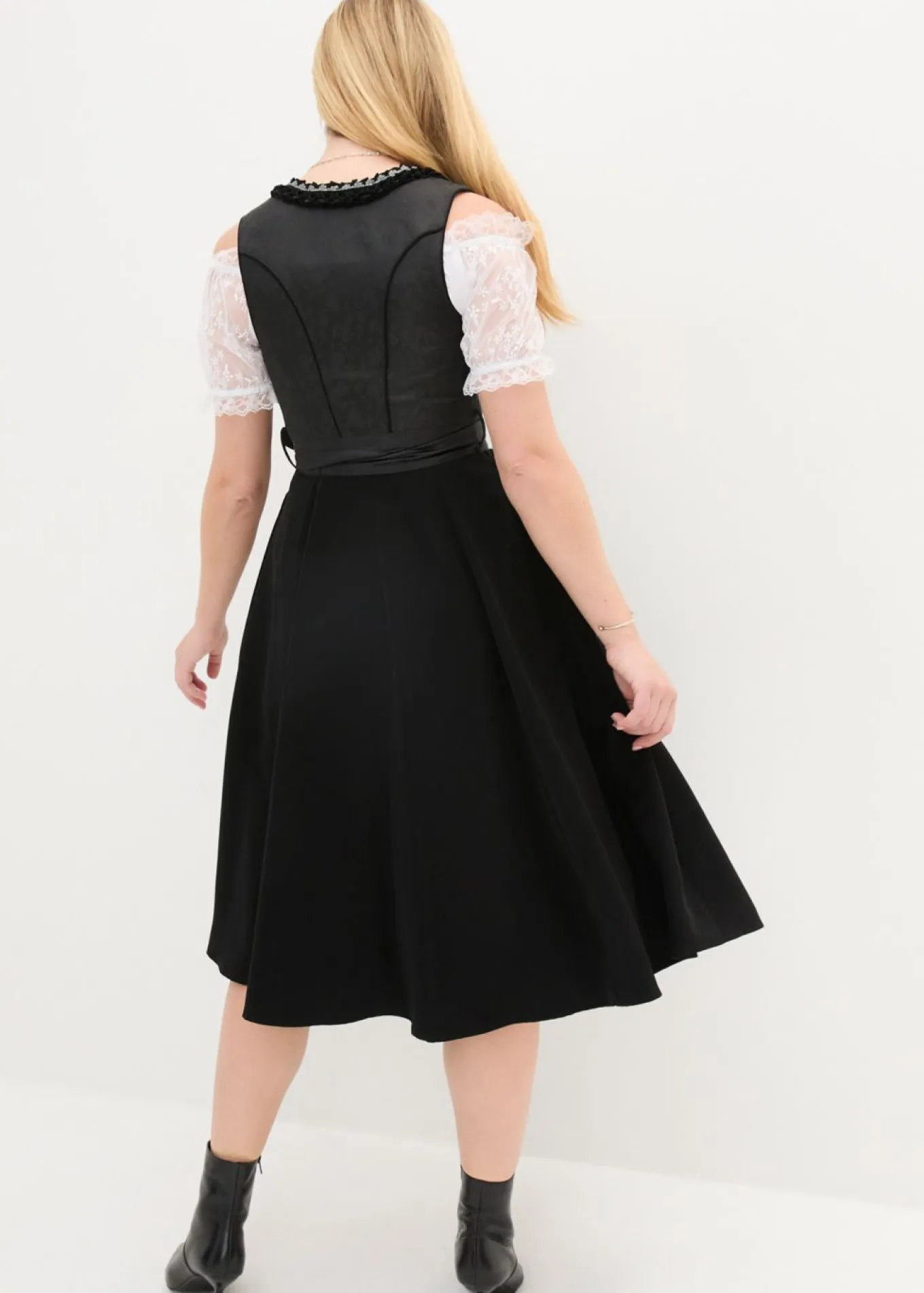 Traje tirolés y delantal (2 piezas)
