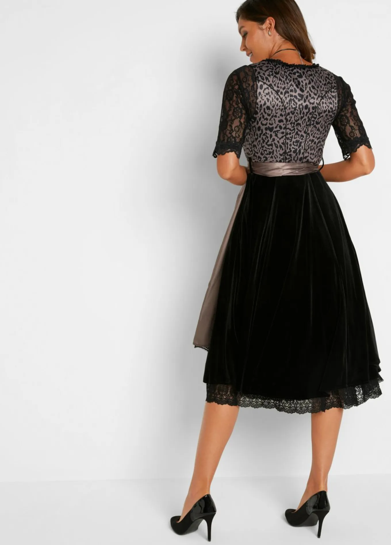 Traje tirolés y delantal (2 piezas)