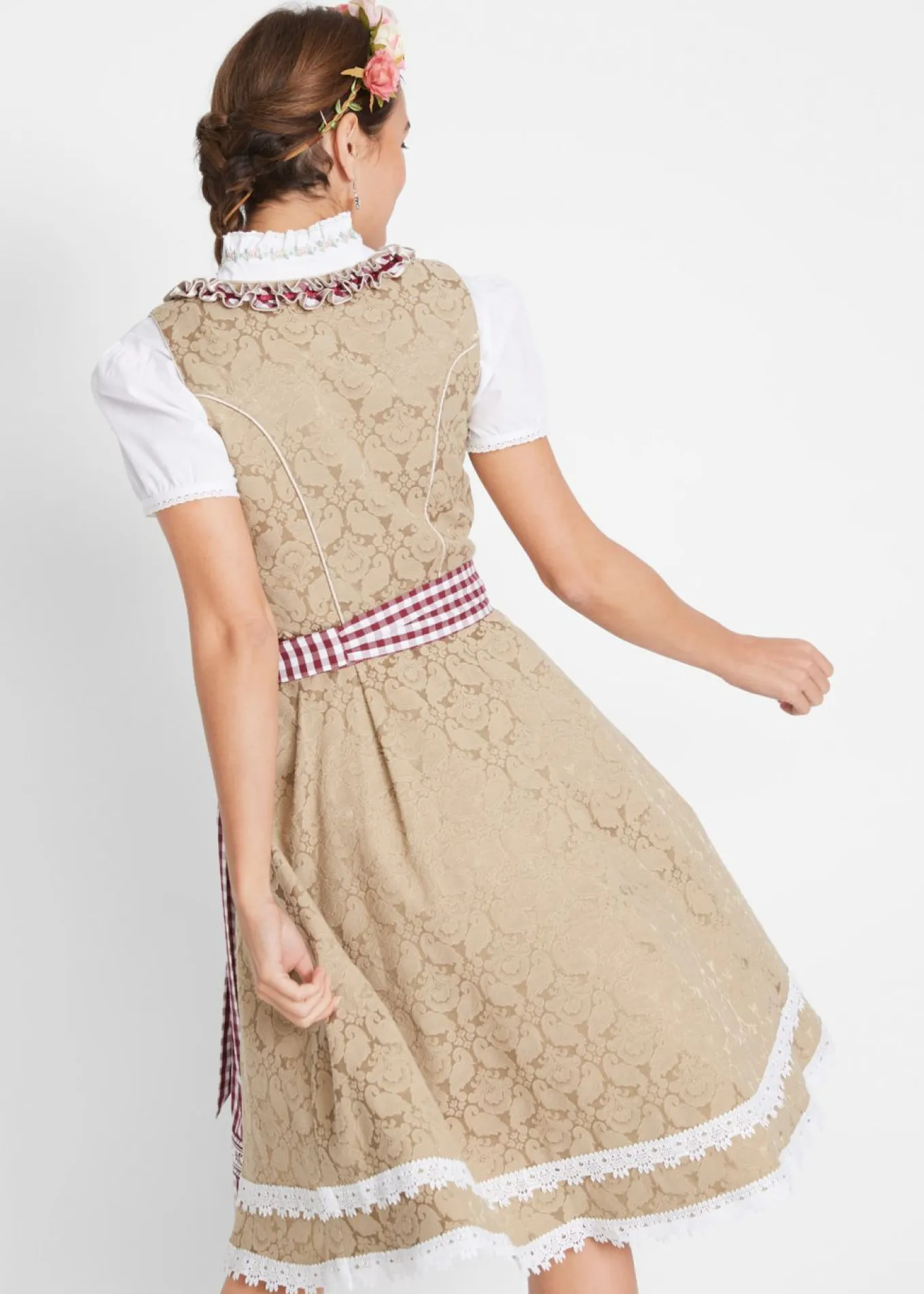 Traje tradicional tirolés con delantal hasta la rodilla