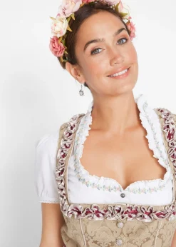 Traje tradicional tirolés con delantal hasta la rodilla