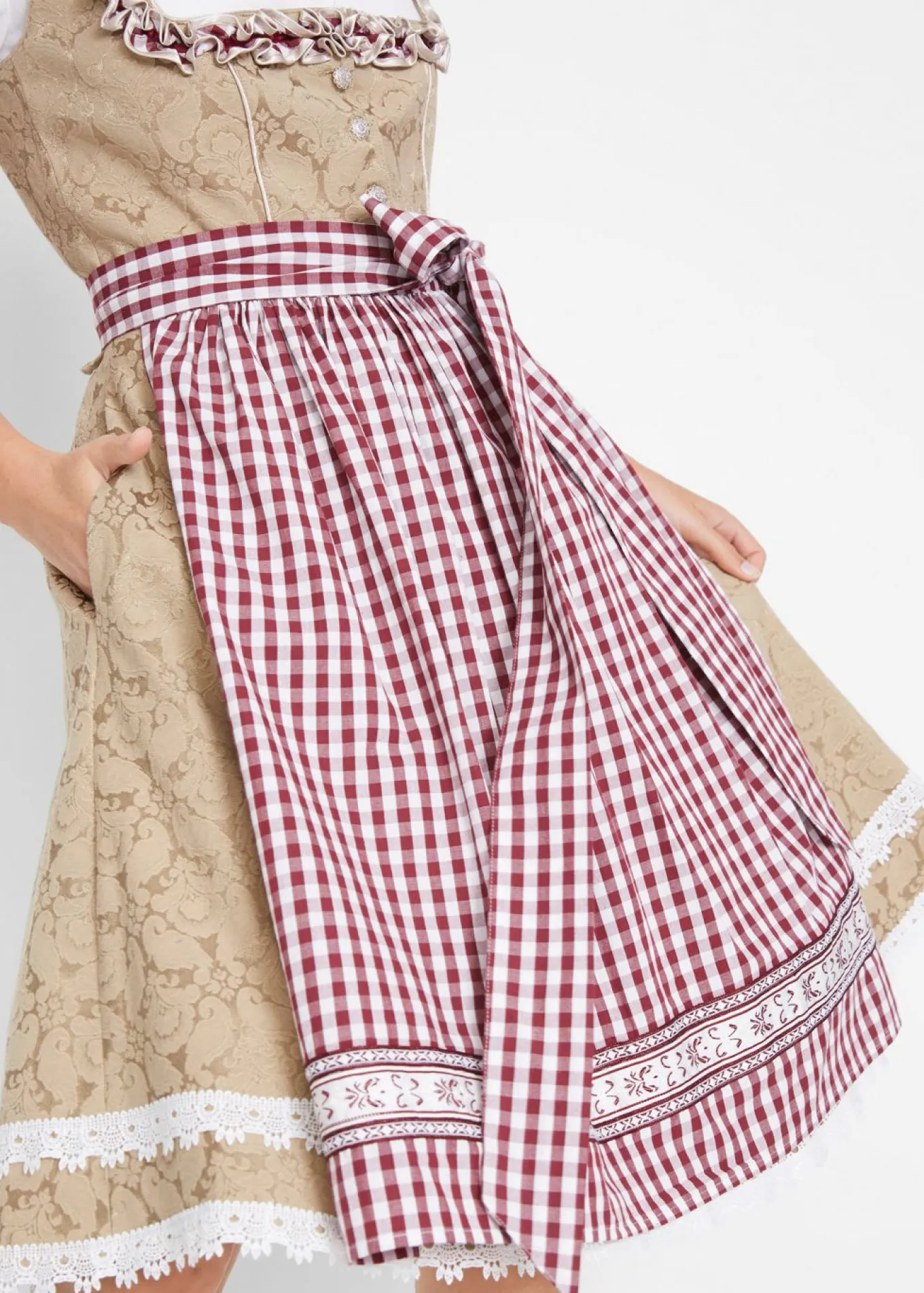 Traje tradicional tirolés con delantal hasta la rodilla