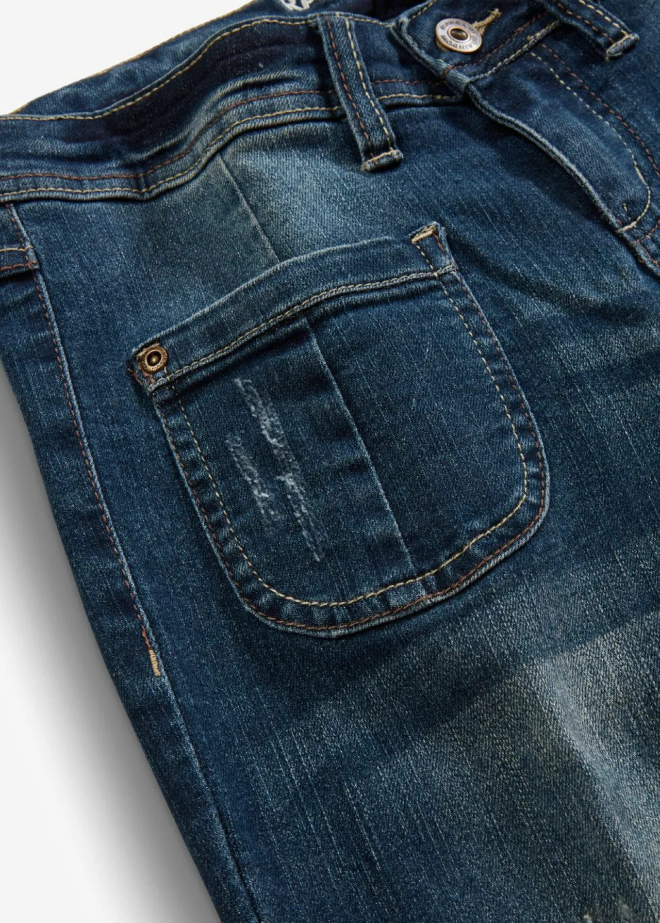 Vaquero bootcut con efecto descolorido