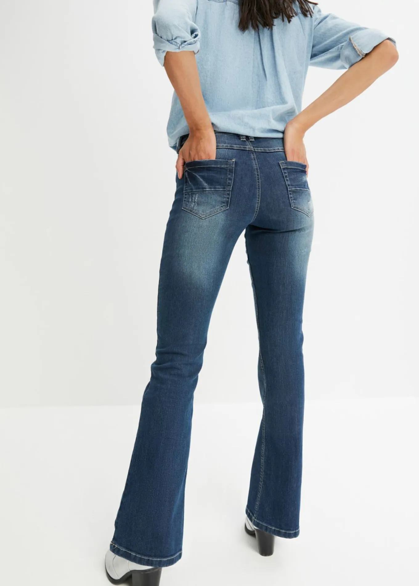 Vaquero bootcut con efecto descolorido