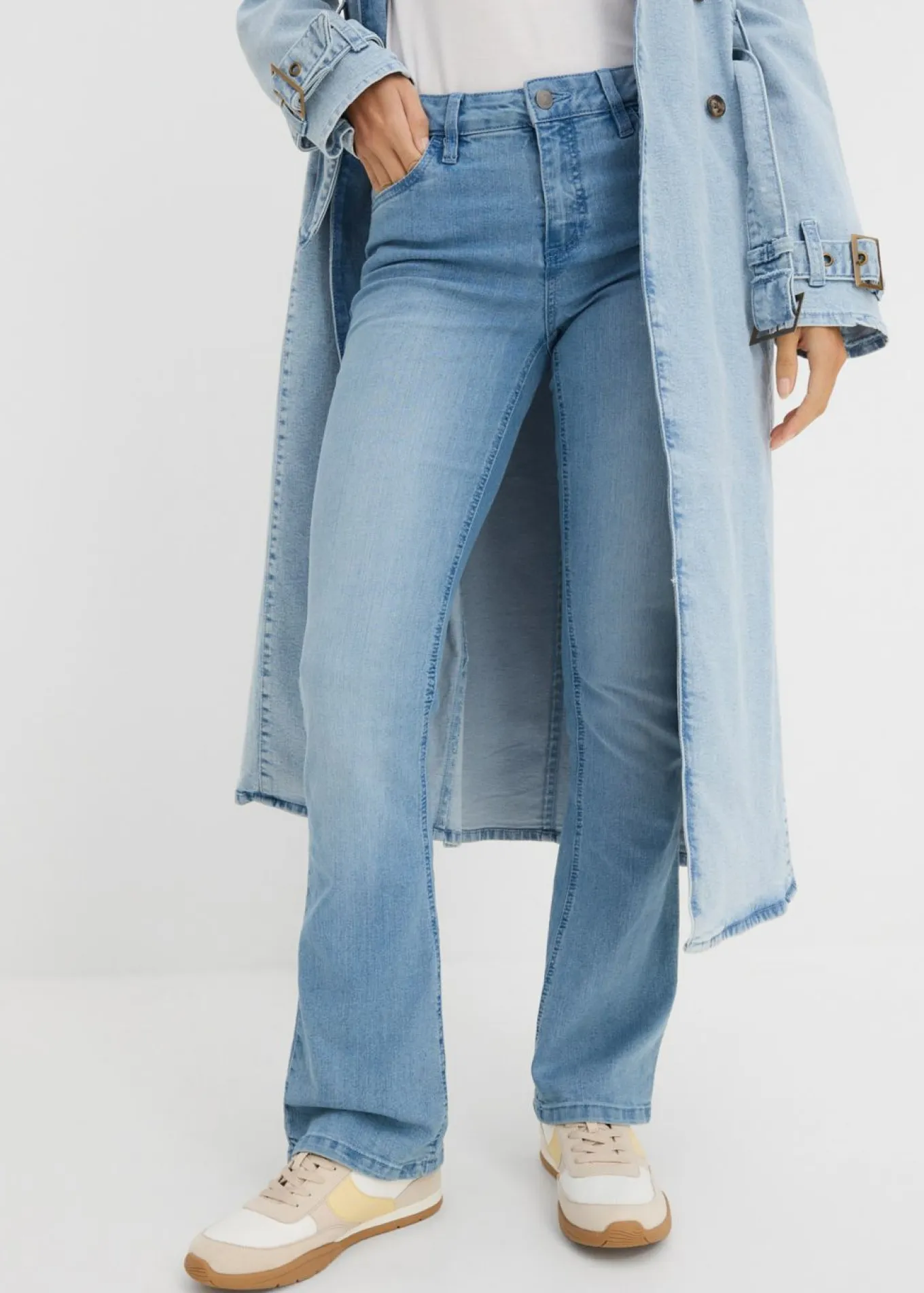Vaqueros acampanados, mid waist, elásticos