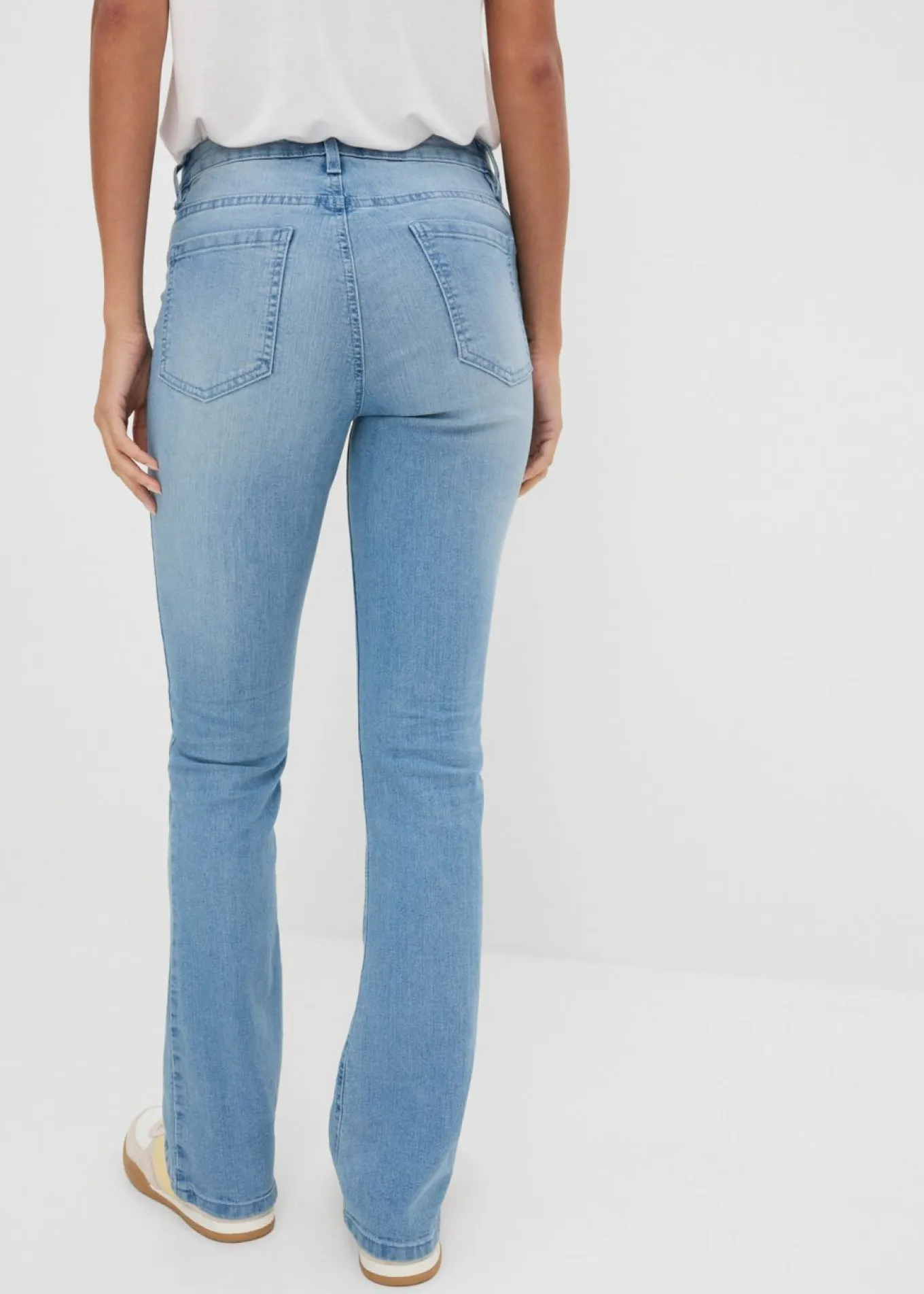 Vaqueros acampanados, mid waist, elásticos