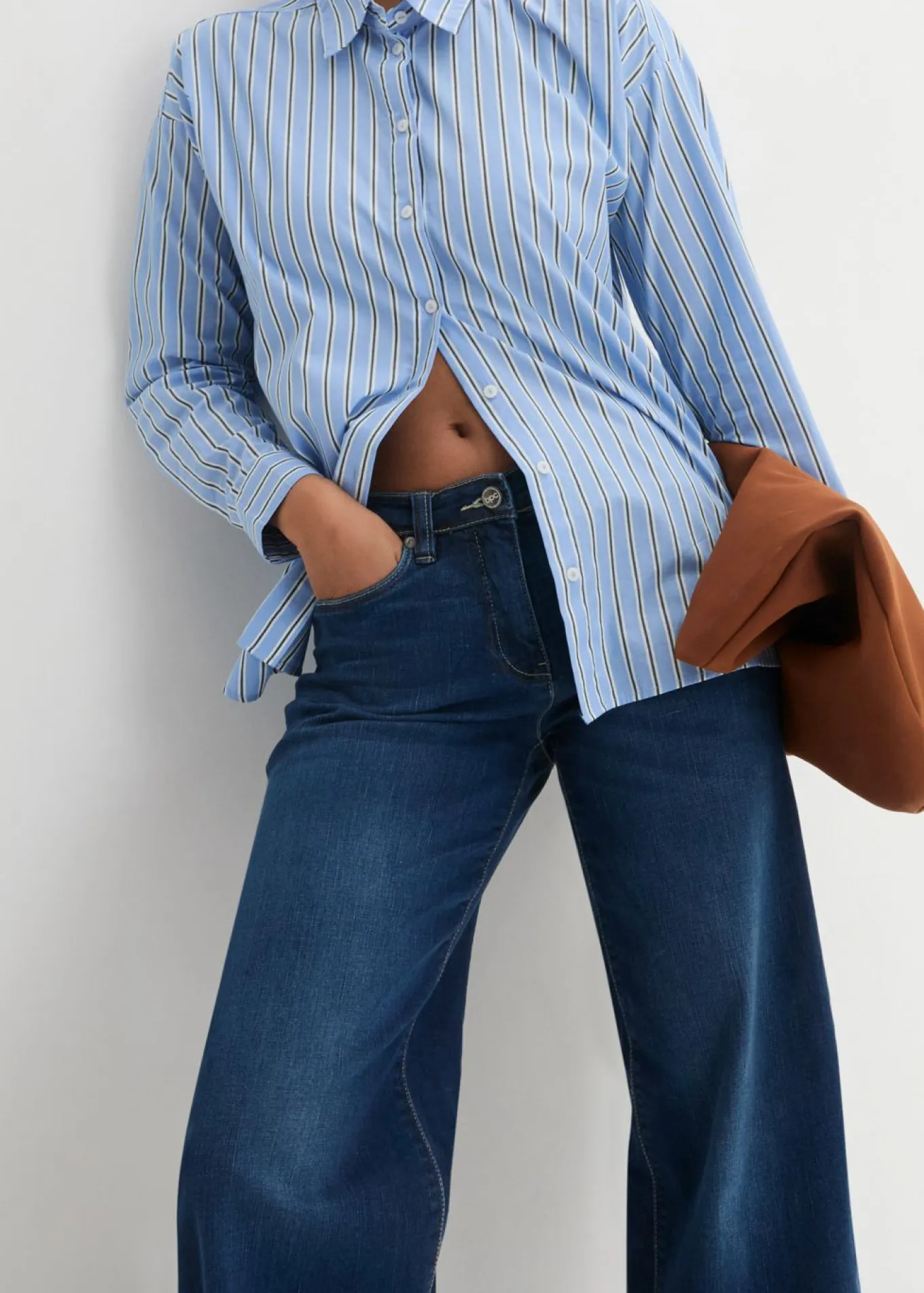 Vaqueros anchos de talle medio con cinturilla cómoda