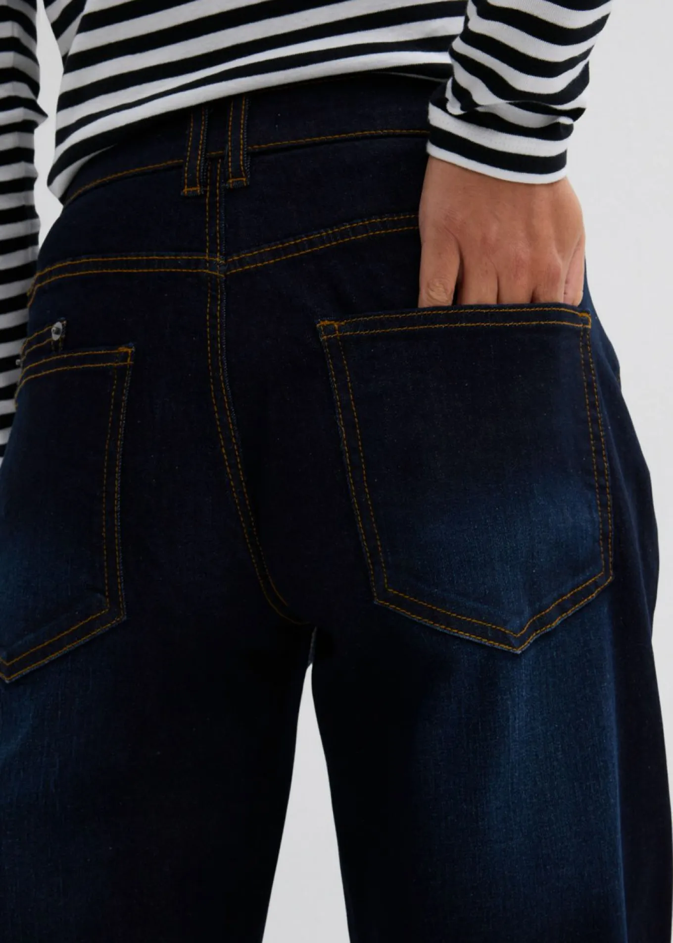 Vaqueros barrel, mid waist, elástico