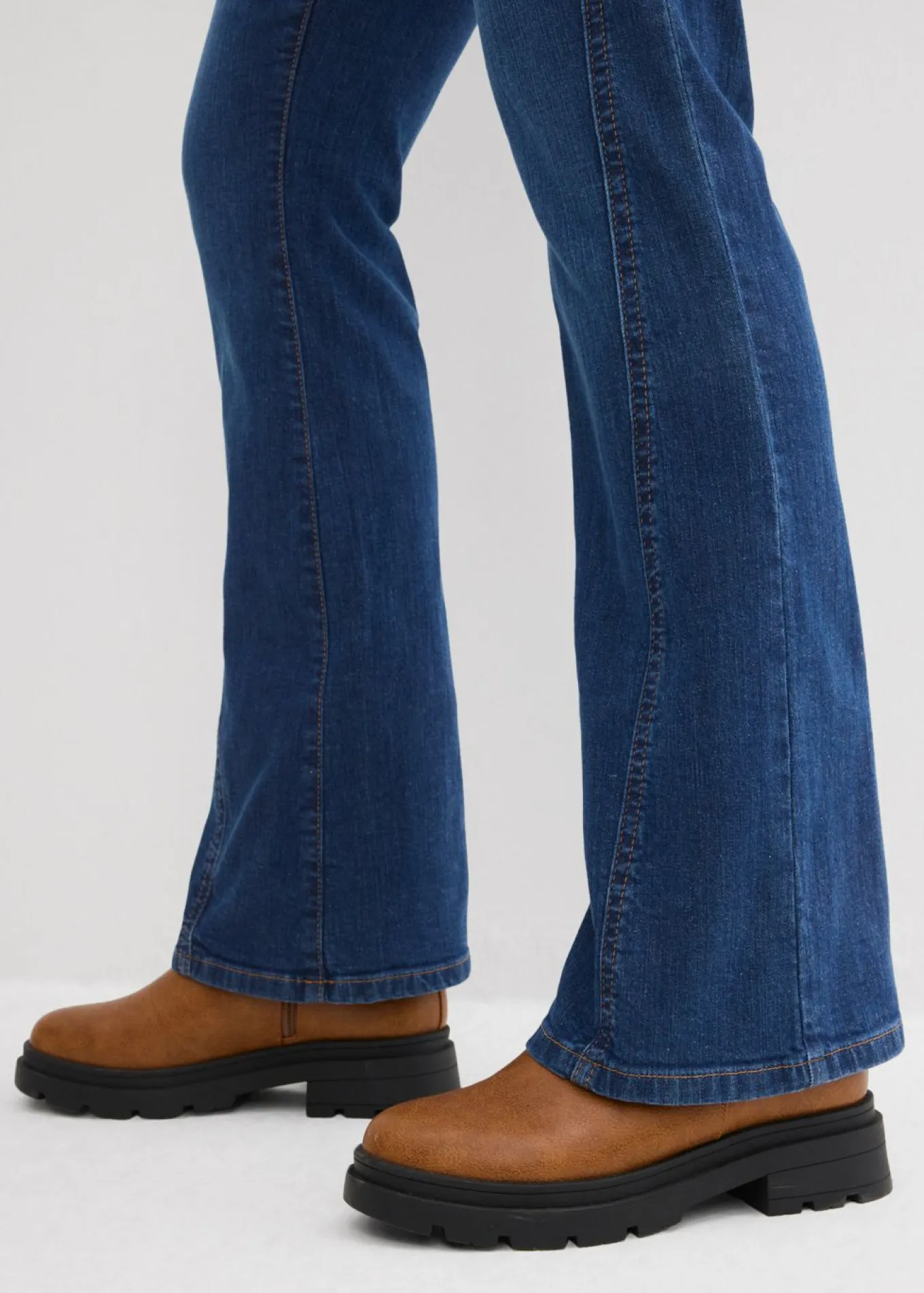 Vaqueros bootcut, high waist