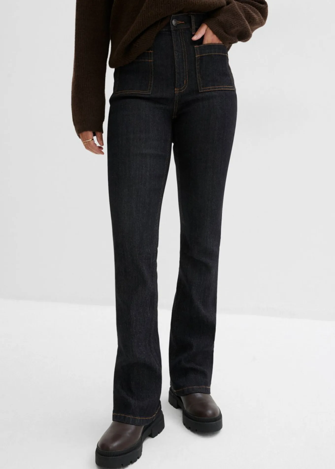 Vaqueros bootcut, high waist, cintura cómoda