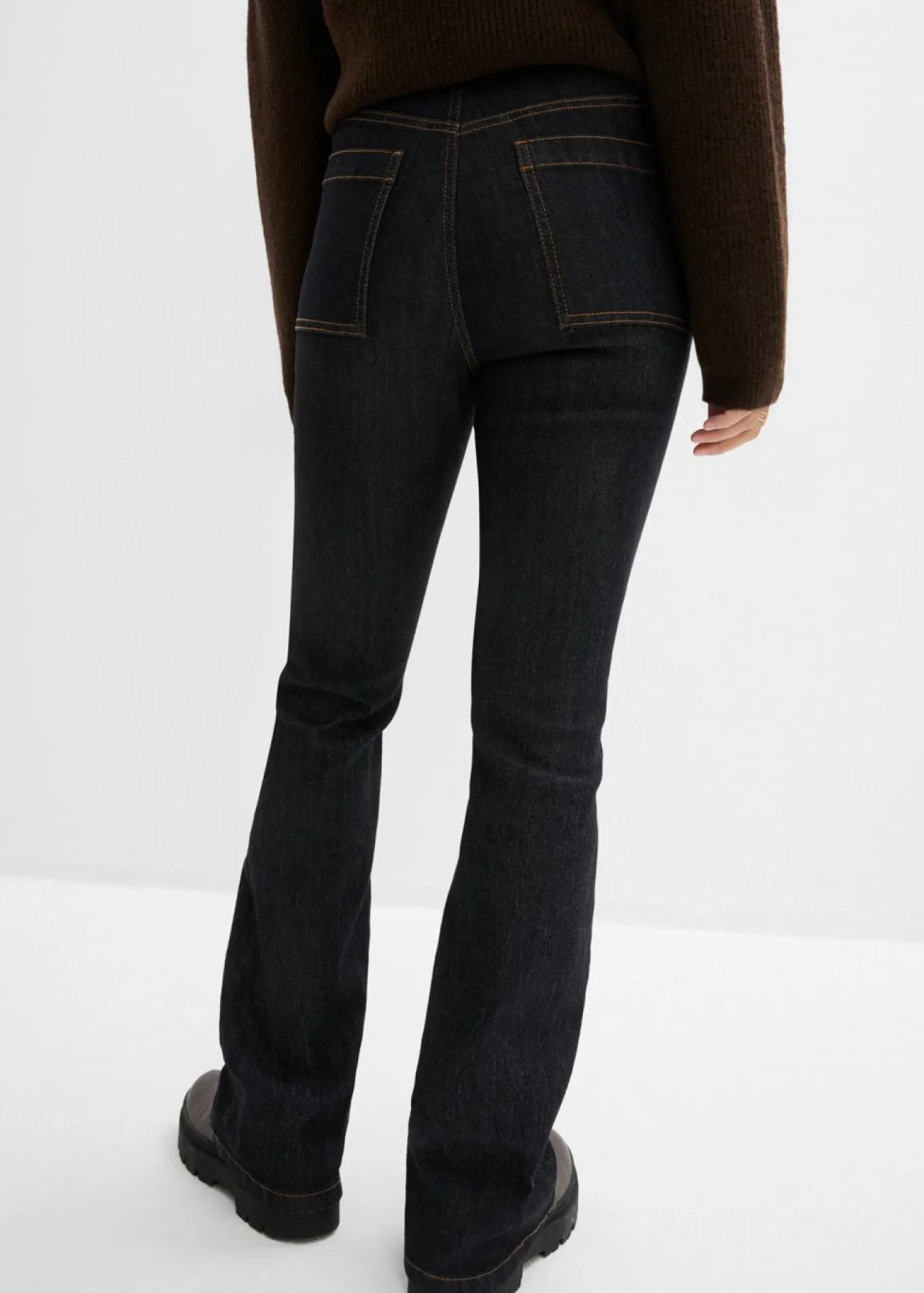 Vaqueros bootcut, high waist, cintura cómoda