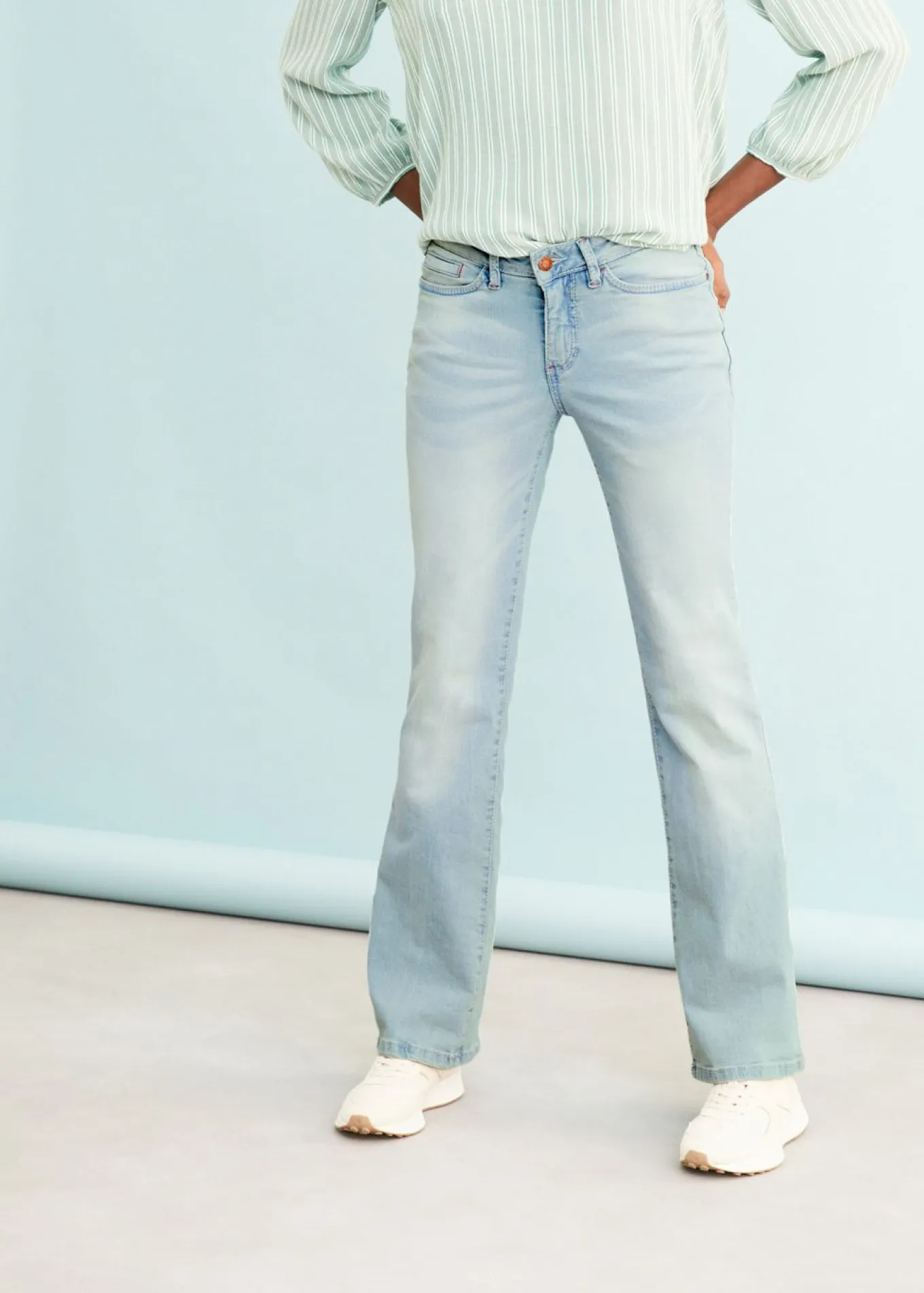 Vaqueros bootcut mid waist, elásticos