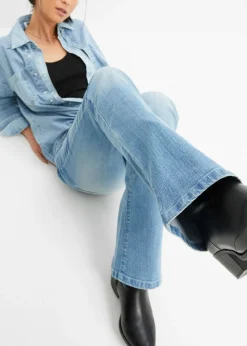 Vaqueros bootcut, mid waist, elásticos