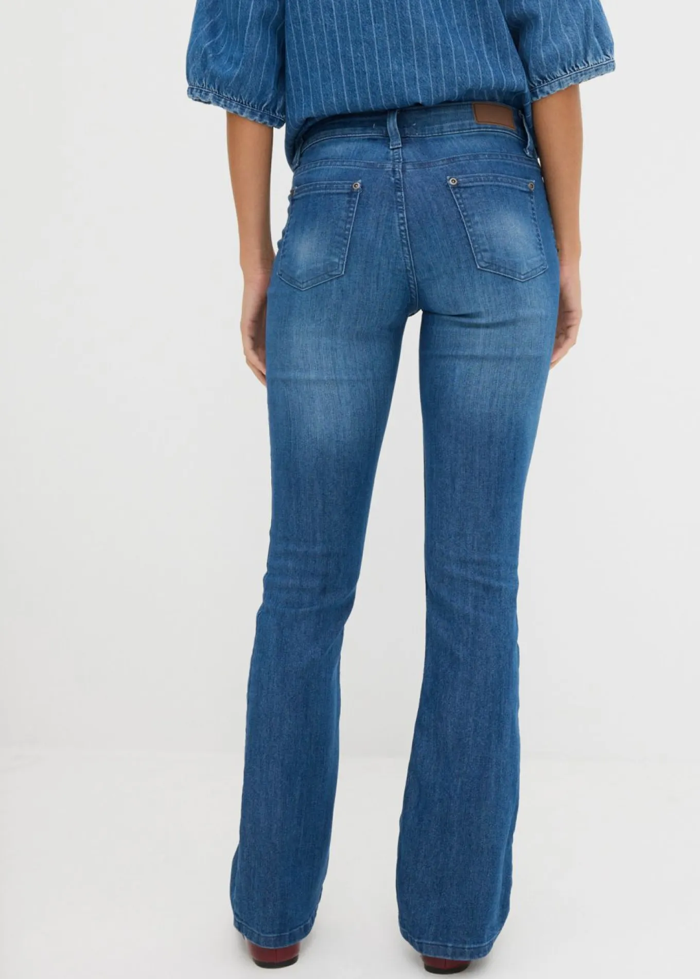 Vaqueros bootcut mid waist, elásticos