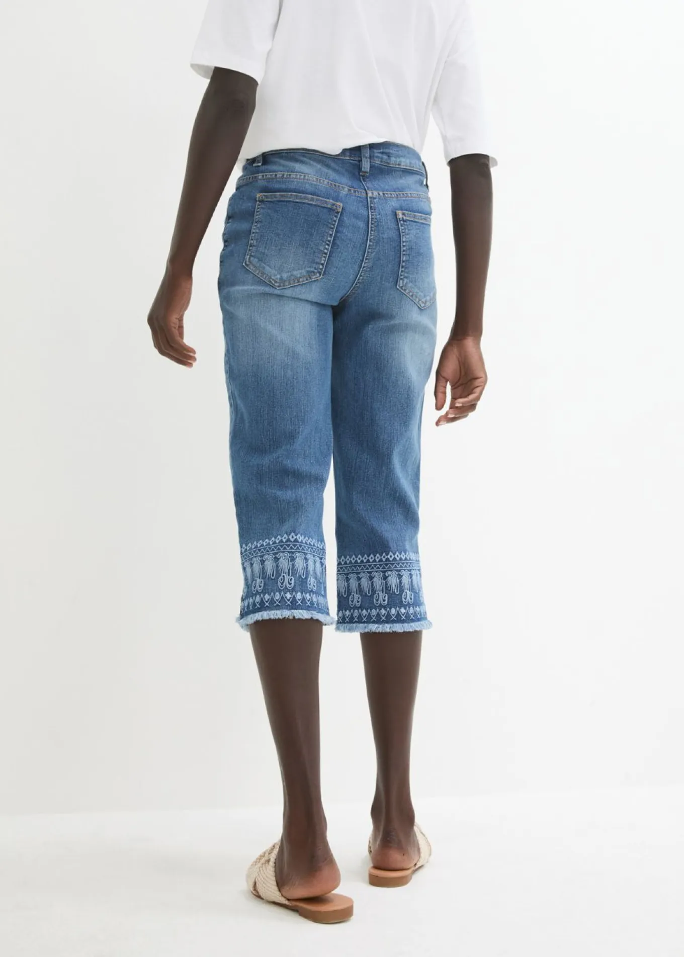 Vaqueros capri con bordado