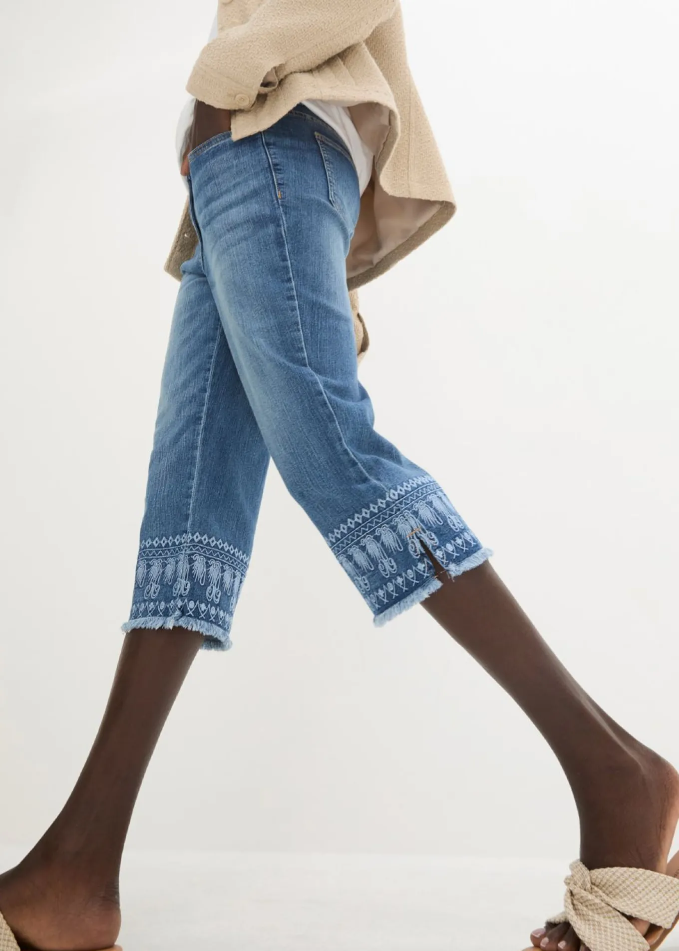 Vaqueros capri con bordado