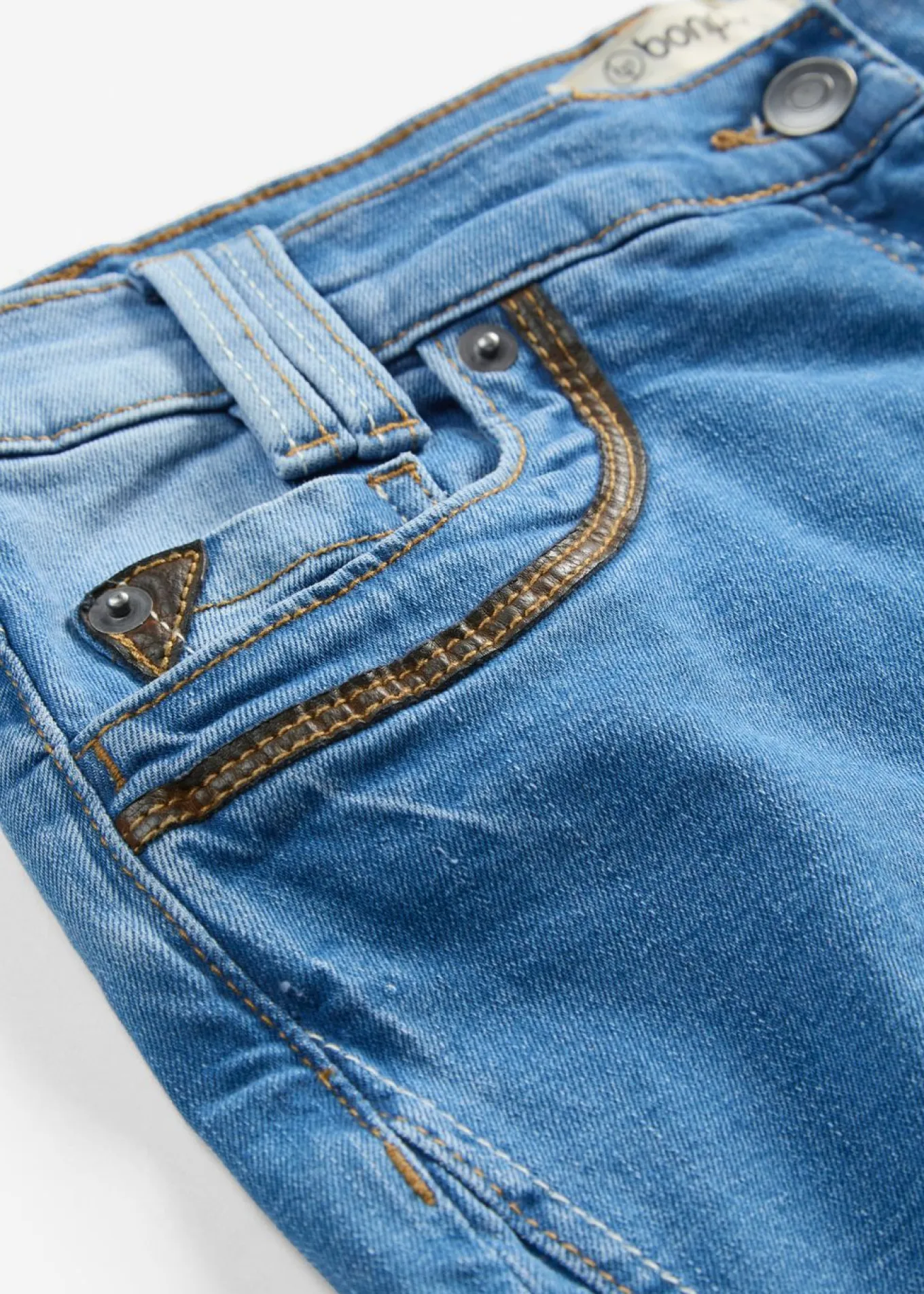 Vaqueros capri con corte ajustado y talle medio