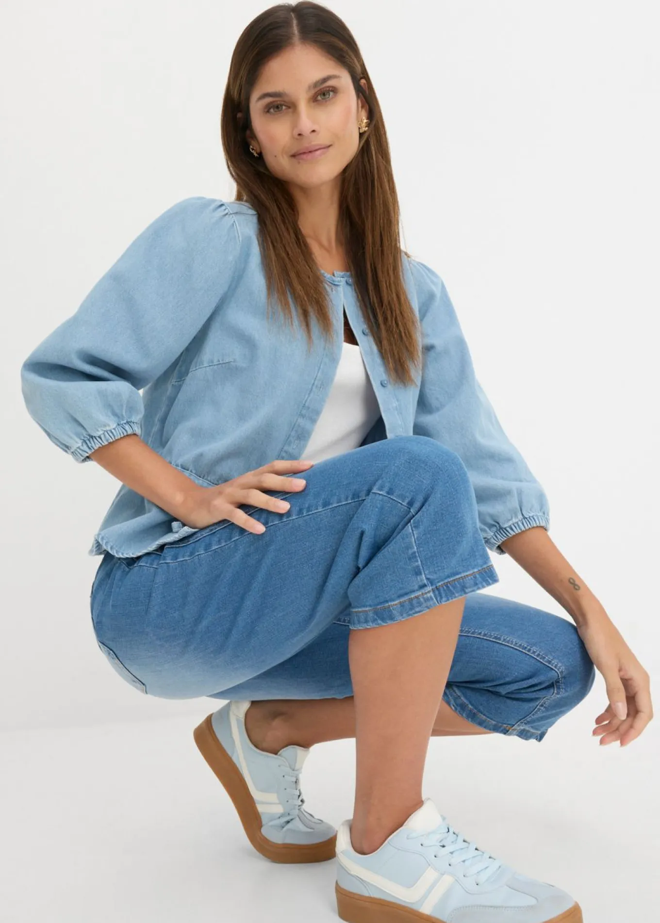 Vaqueros capri con corte ajustado y talle medio