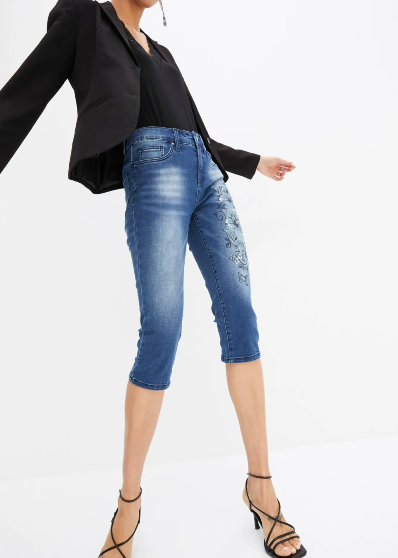 Vaqueros capri con estampado de mariposas
