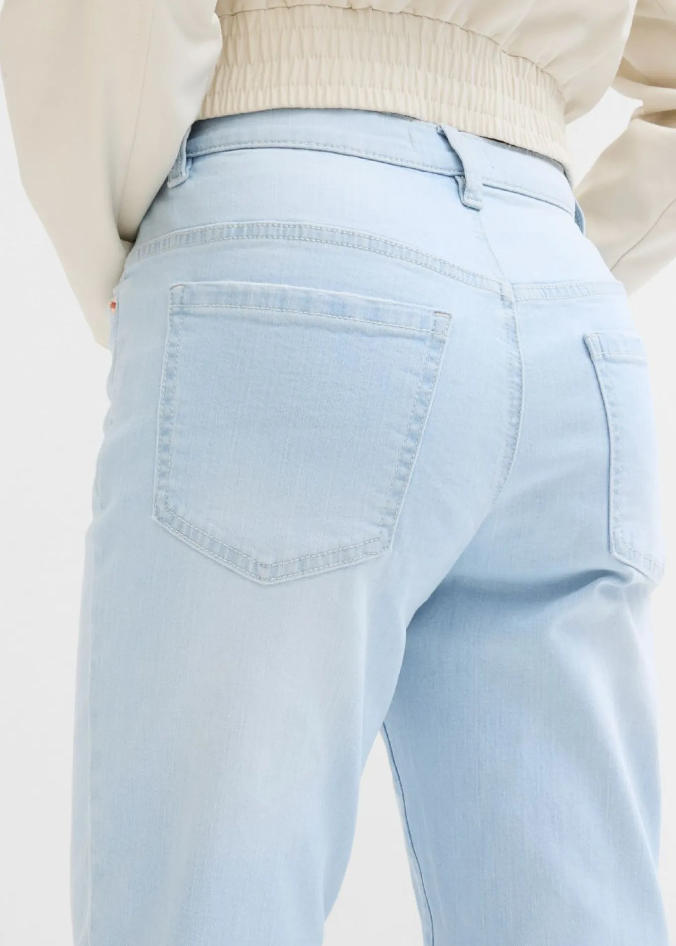 Vaqueros capri de talle alto con corte mom