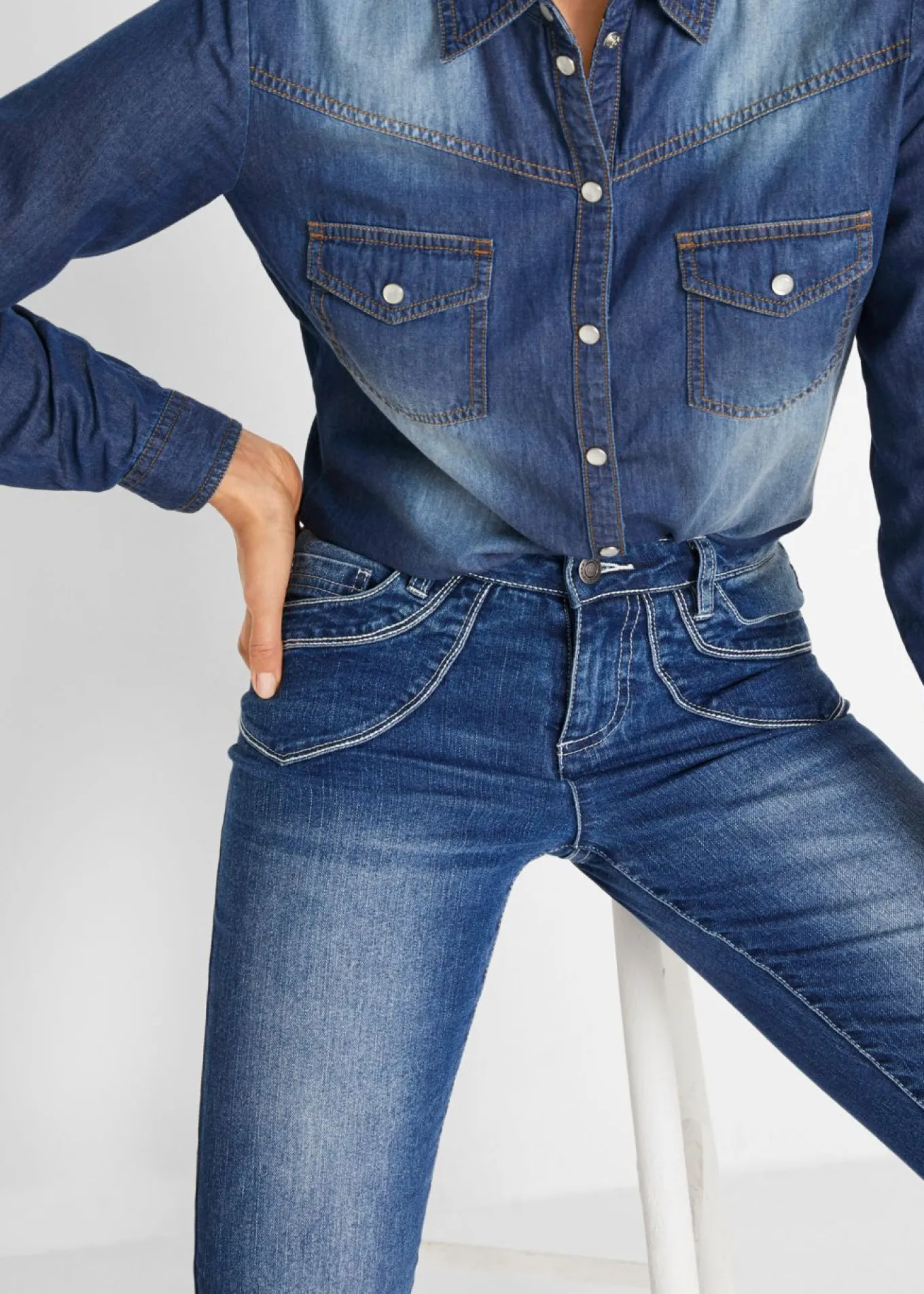 Vaqueros capri de talle medio con corte recto
