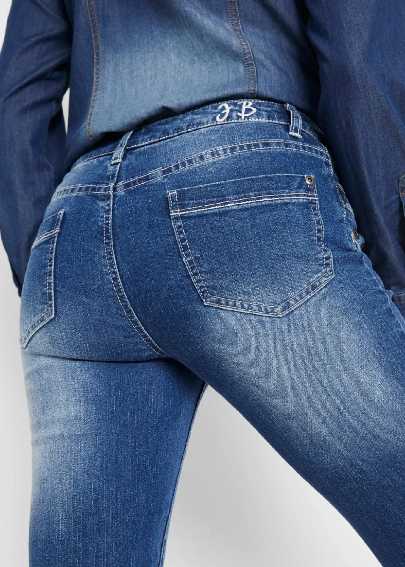 Vaqueros capri de talle medio con corte recto