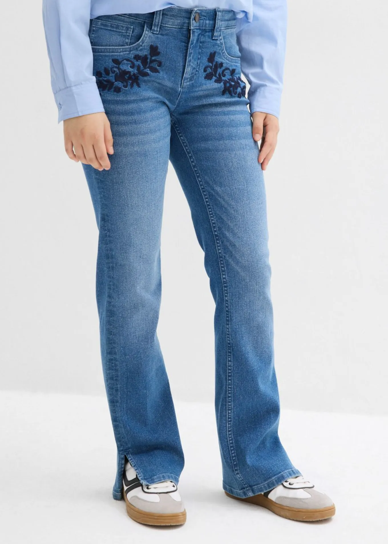 Vaqueros con corte bootcut y talle medio