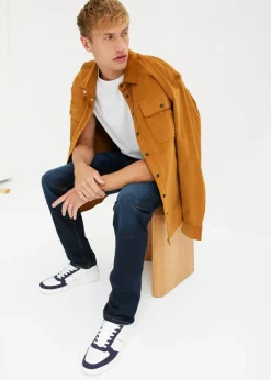 Vaqueros con corte regular, cómodo y tapered