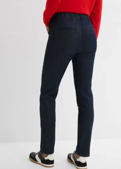 Vaqueros con corte slim, talle alto y largo cropped
